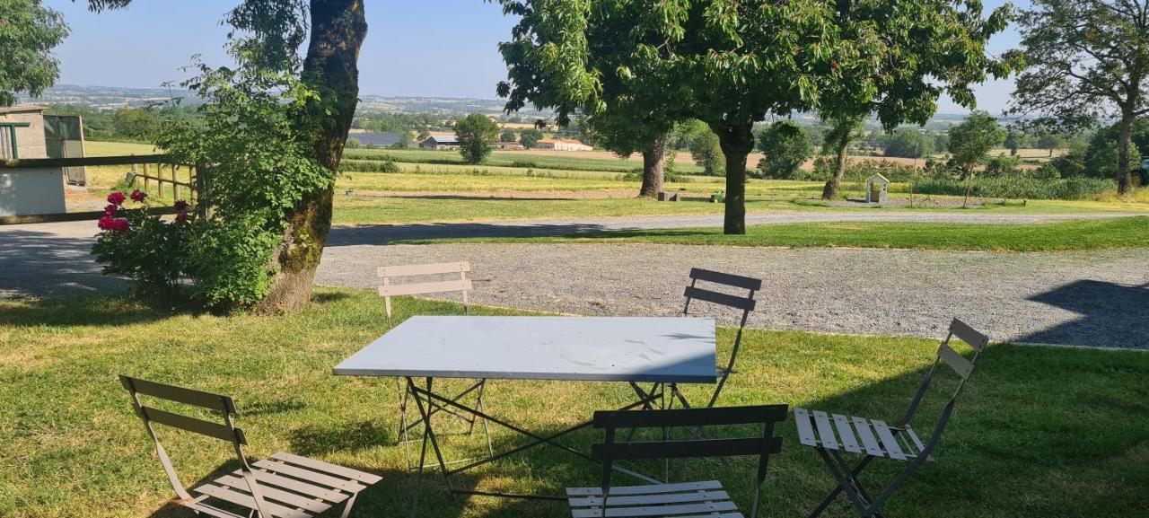 Le Logis Des Chons A La Campagne A Saint Hilaire Du Bois - Lys Haut Layon Le Plessis  Exterior foto